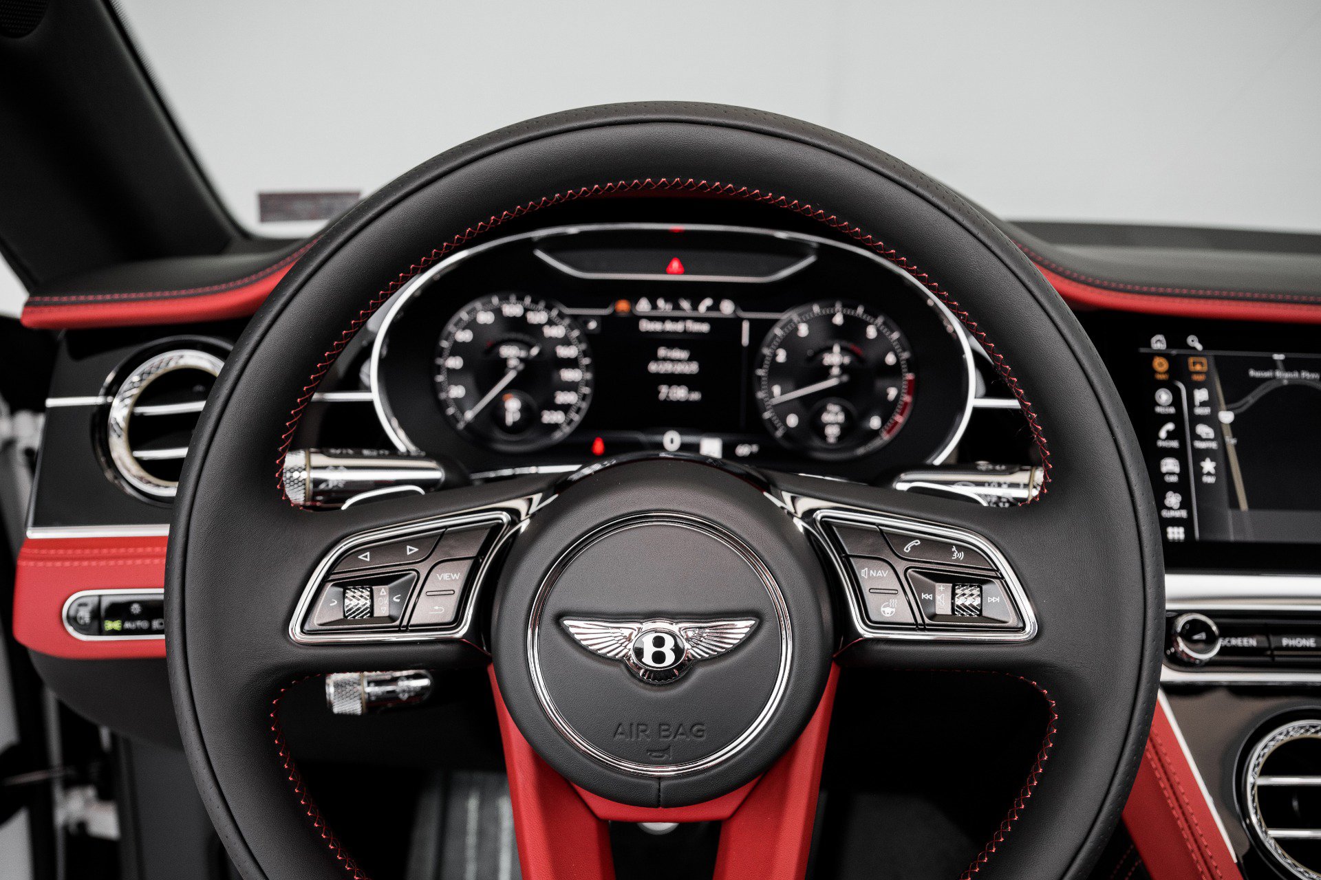 Used 2023 Bentley Continental GT V8 image 39