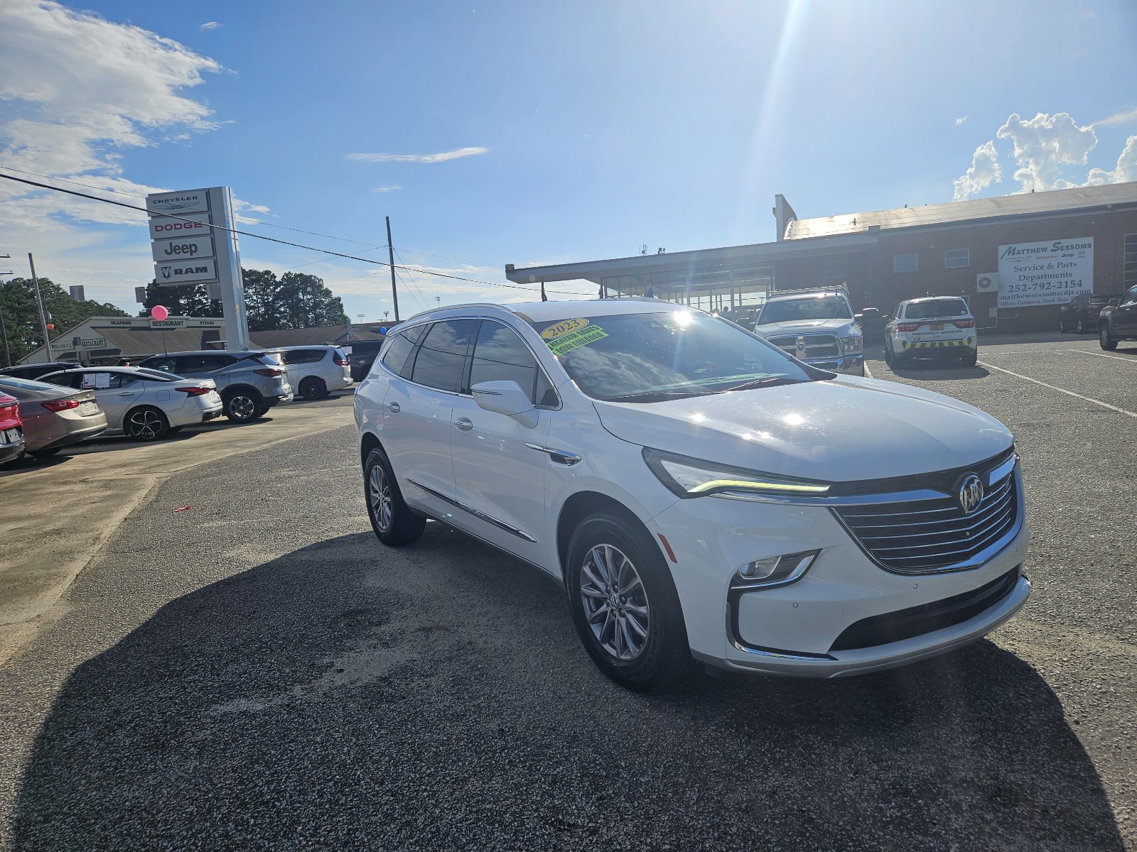 Used 2023 Buick Enclave Essence FWD image 3
