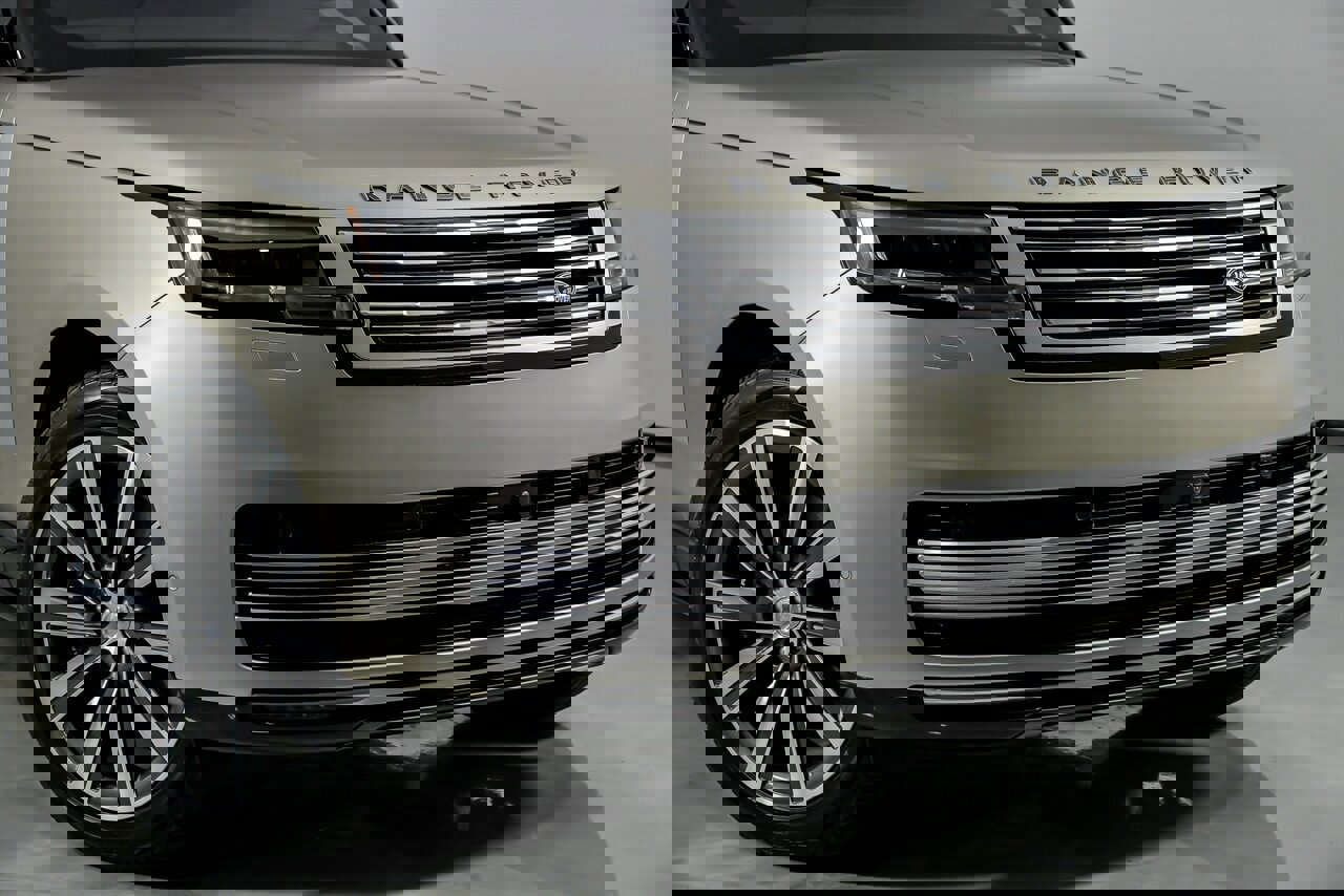 Used 2023 Land Rover Range Rover SV image 3
