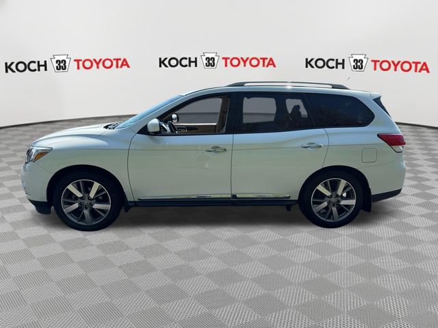 Used 2016 Nissan Pathfinder Platinum w/ Family Entertainment Package FWD image 4