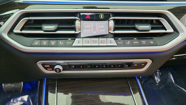 Used 2021 BMW X7 xDrive40i w/ M Sport Package image 54