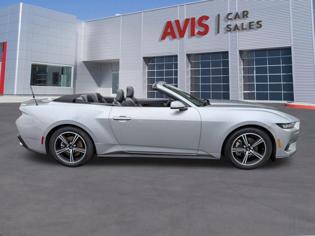 Used 2025 Ford Mustang Premium RWD image 5