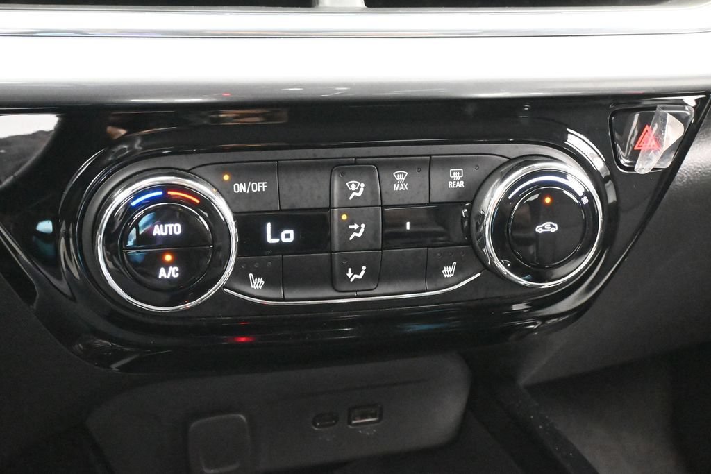 Used 2025 Chevrolet Trax LT w/ Driver Confidence Package FWD image 18