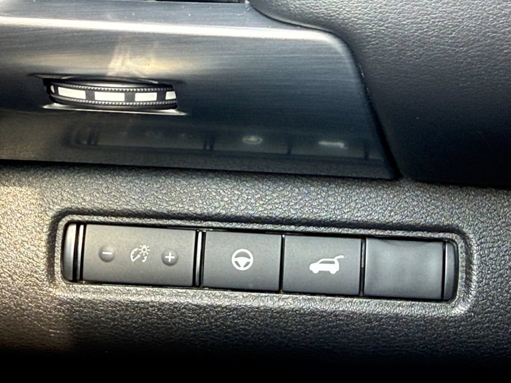 Used 2023 Nissan Pathfinder SL AWD/4WD image 30