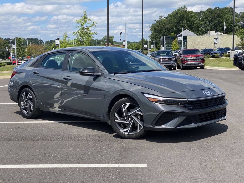 Certified 2025 Hyundai Elantra Sport FWD image 1