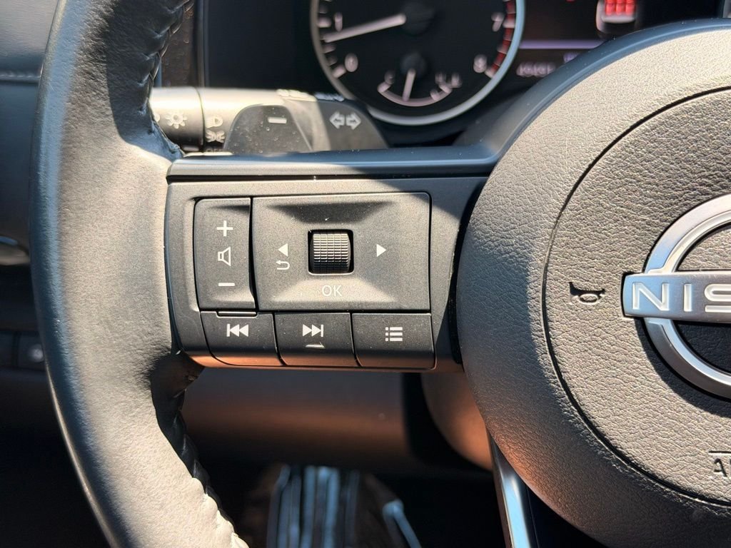 Used 2024 Nissan Pathfinder SV FWD image 30