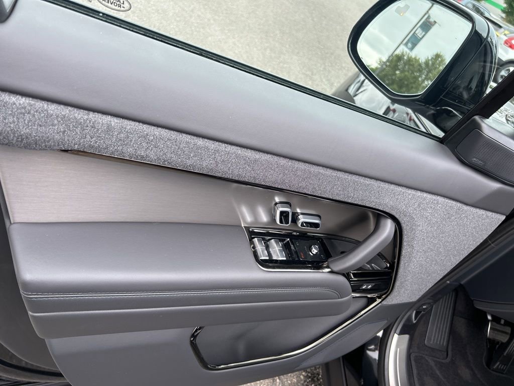 New 2025 Land Rover Range Rover Sport Dynamic SE image 11