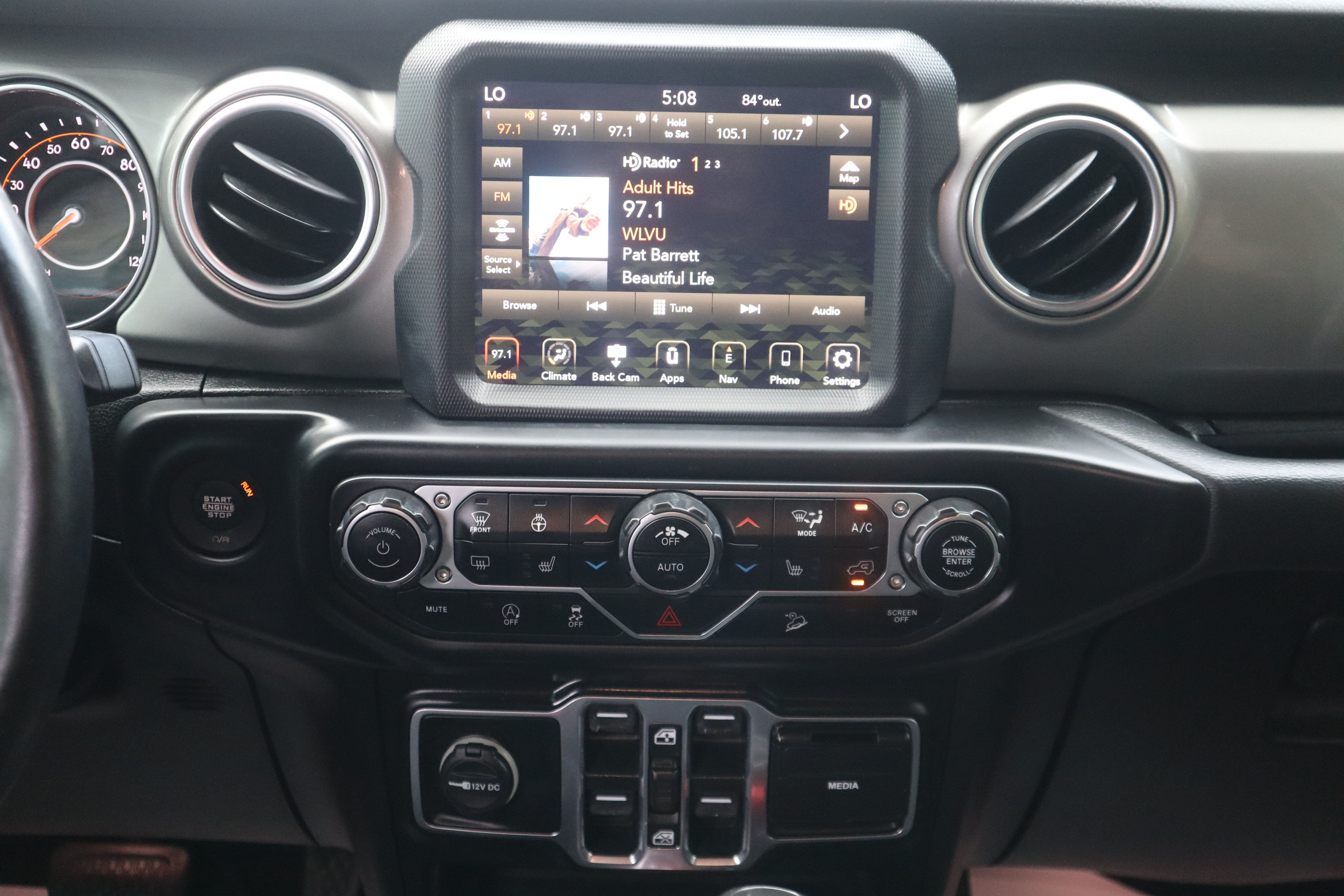 Used 2020 Jeep Wrangler Unlimited Sahara AWD/4WD image 13