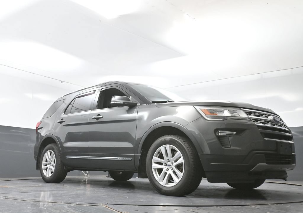 Used 2018 Ford Explorer XLT w/ Equipment Group 202A AWD/4WD image 24