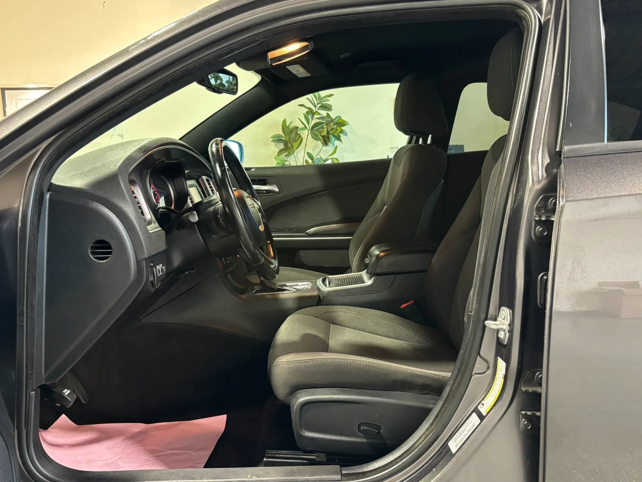 Used 2017 Dodge Charger SE RWD image 12