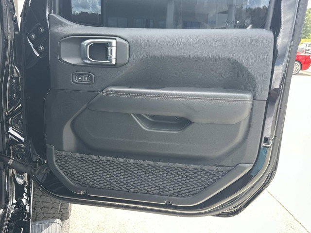 Used 2022 Jeep Gladiator Overland AWD/4WD image 14