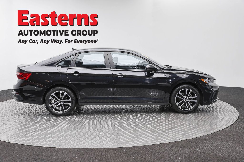 Used 2025 Volkswagen Jetta Sport FWD image 5