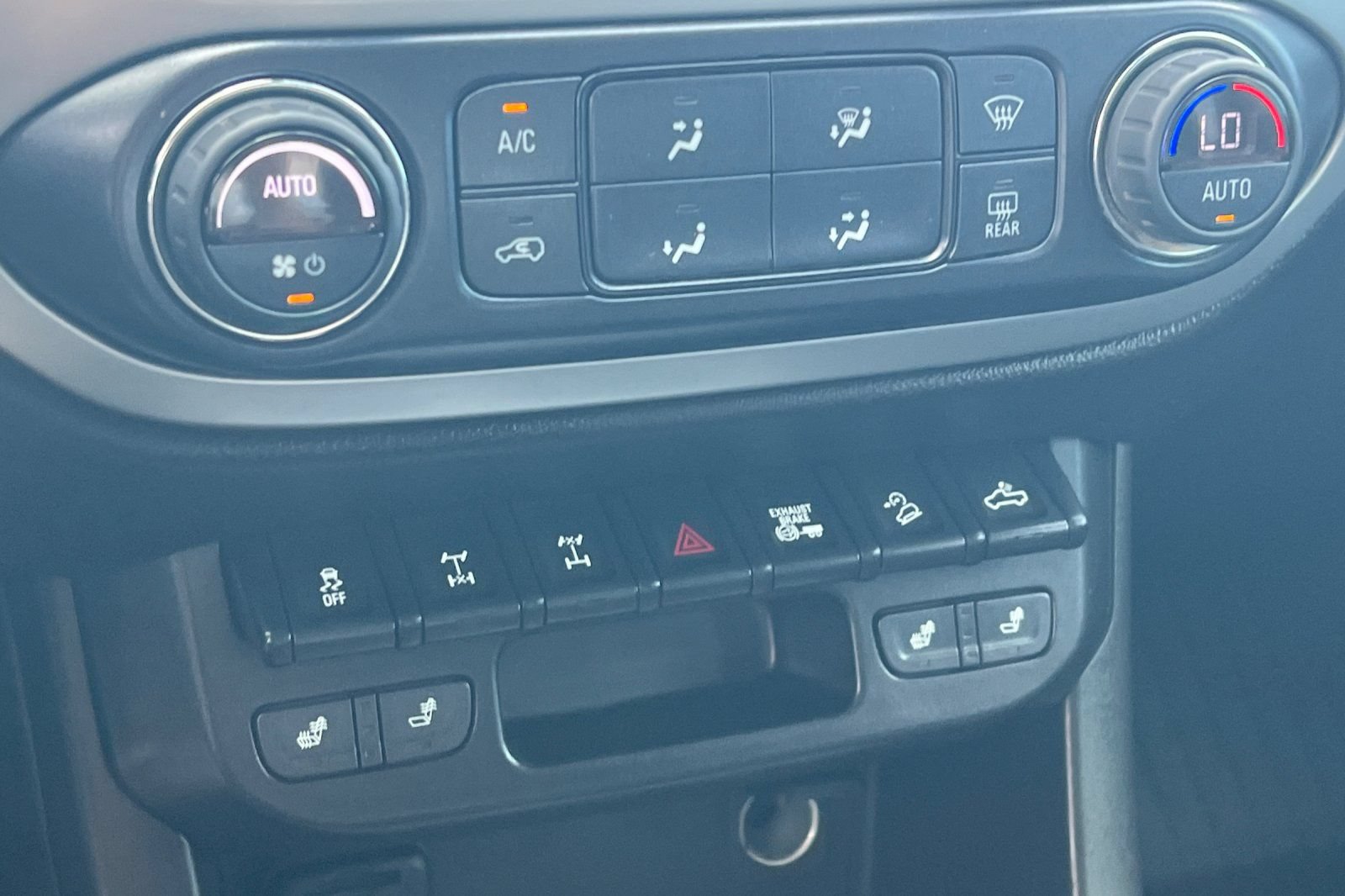 Used 2022 Chevrolet Colorado ZR2 w/ LPO, Door Decal Package AWD/4WD image 16