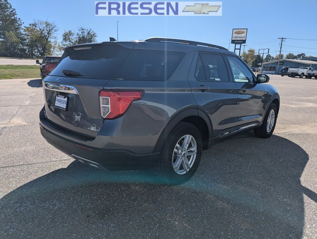 Used 2022 Ford Explorer XLT w/ Equipment Group 202A image 4