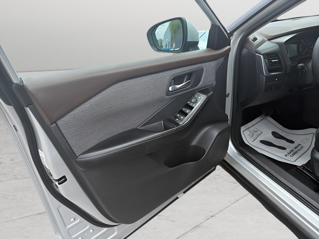 Used 2023 Nissan Rogue SV FWD image 15