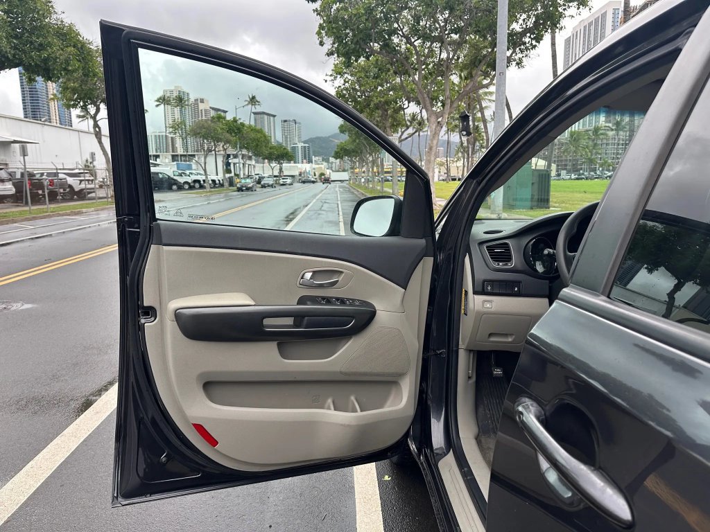 Used 2021 Kia Sedona LX FWD image 14
