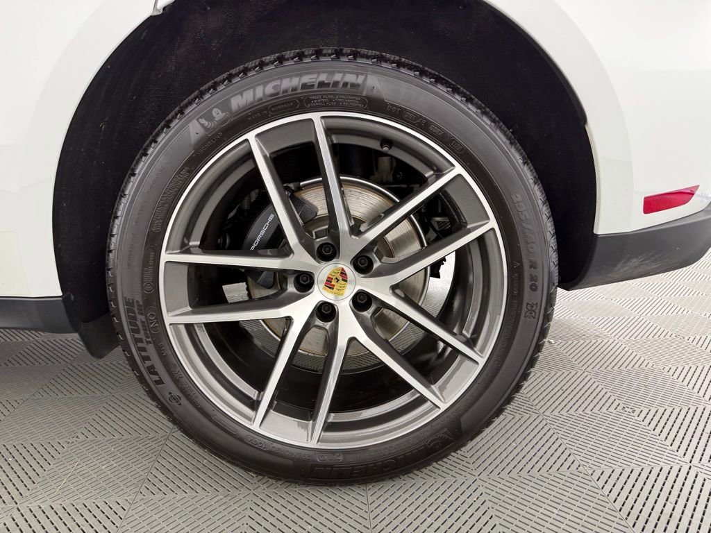 Certified 2026 Porsche Macan Turbo image 12