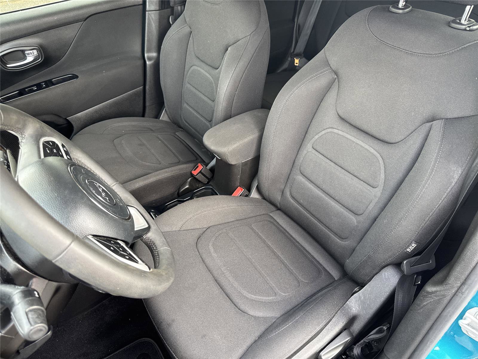 Used 2021 Jeep Renegade Latitude w/ Luxury Group I image 11