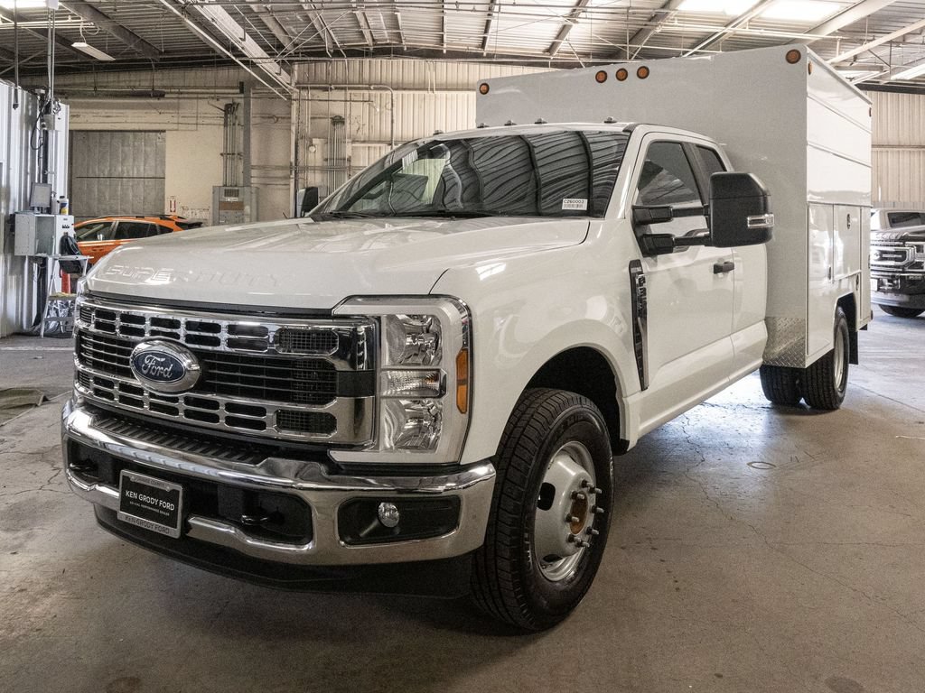 New 2026 Ford F350 XL w/ XL Chrome Package RWD image 4