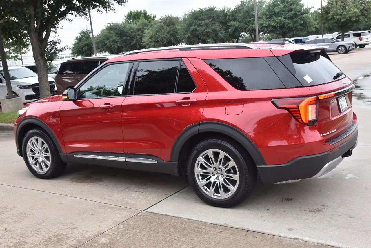 Certified 2025 Ford Explorer Platinum RWD image 11