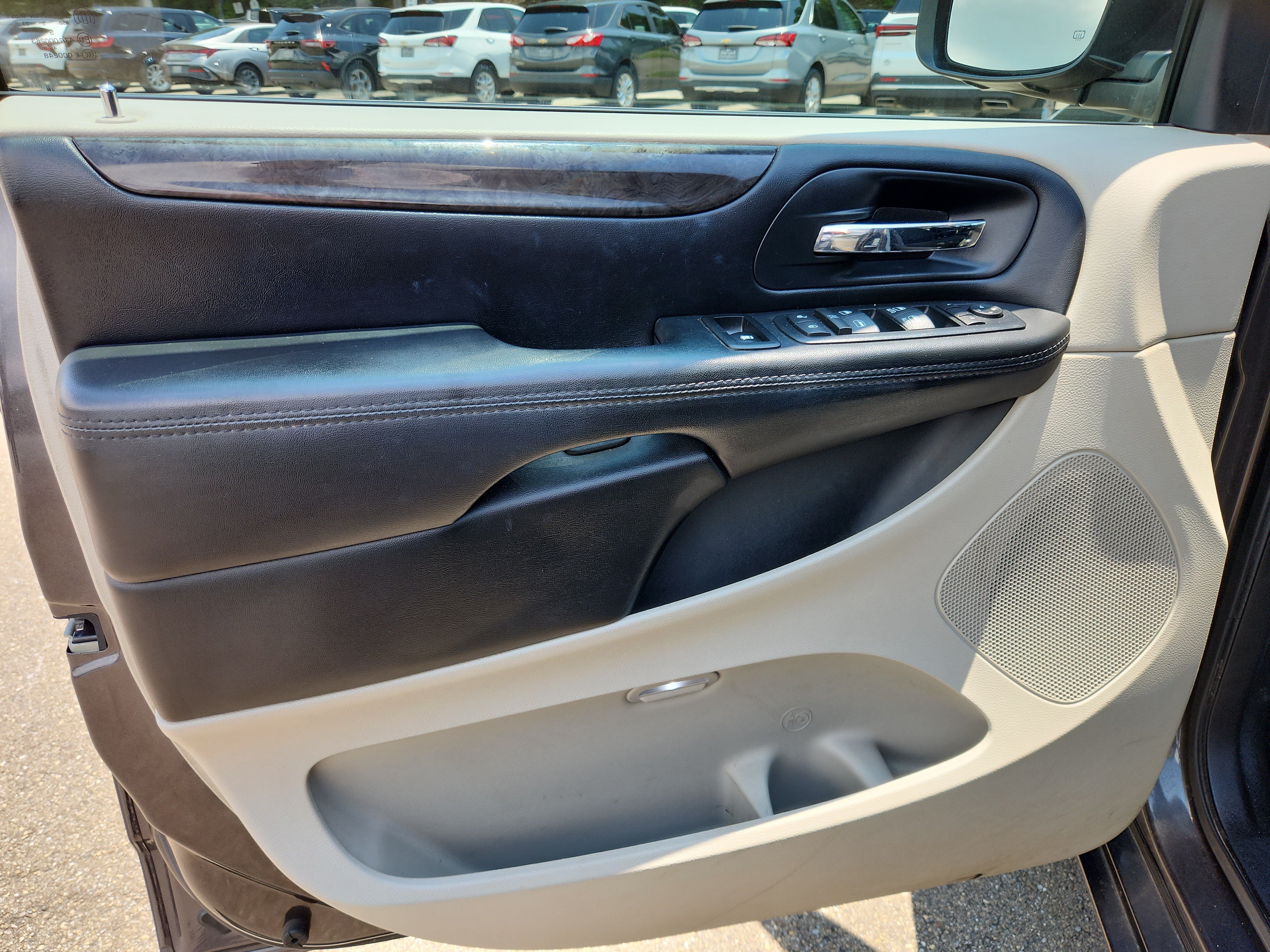 Used 2016 Dodge Grand Caravan SE w/ Quick Order Package 29E SE FWD image 11