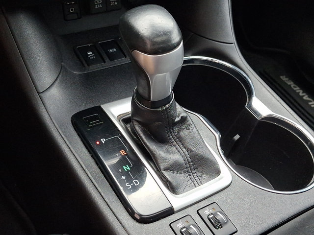Used 2019 Toyota Highlander XLE AWD/4WD image 17