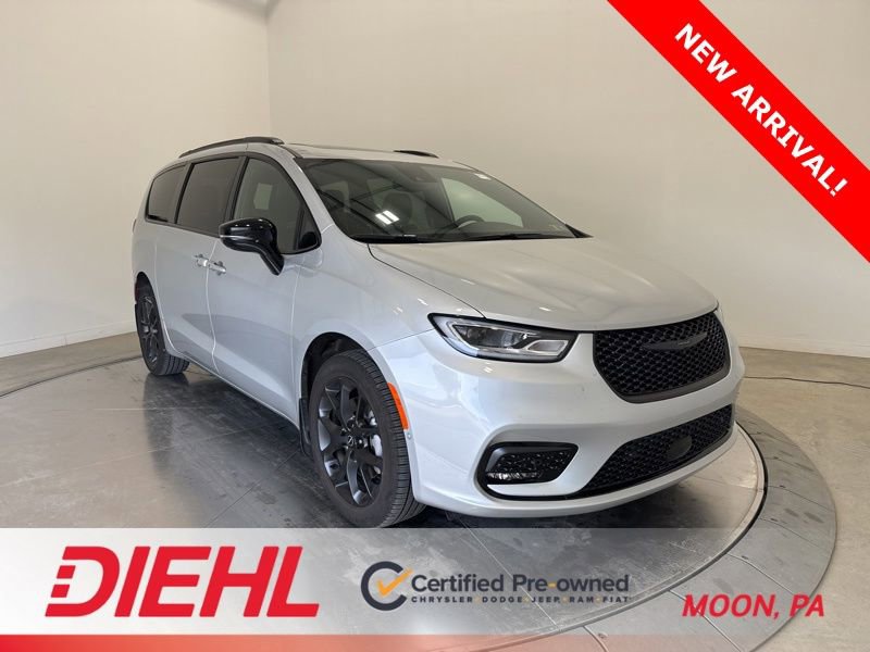 Used 2026 Chrysler Pacifica Limited w/ S Appearance Package image 1