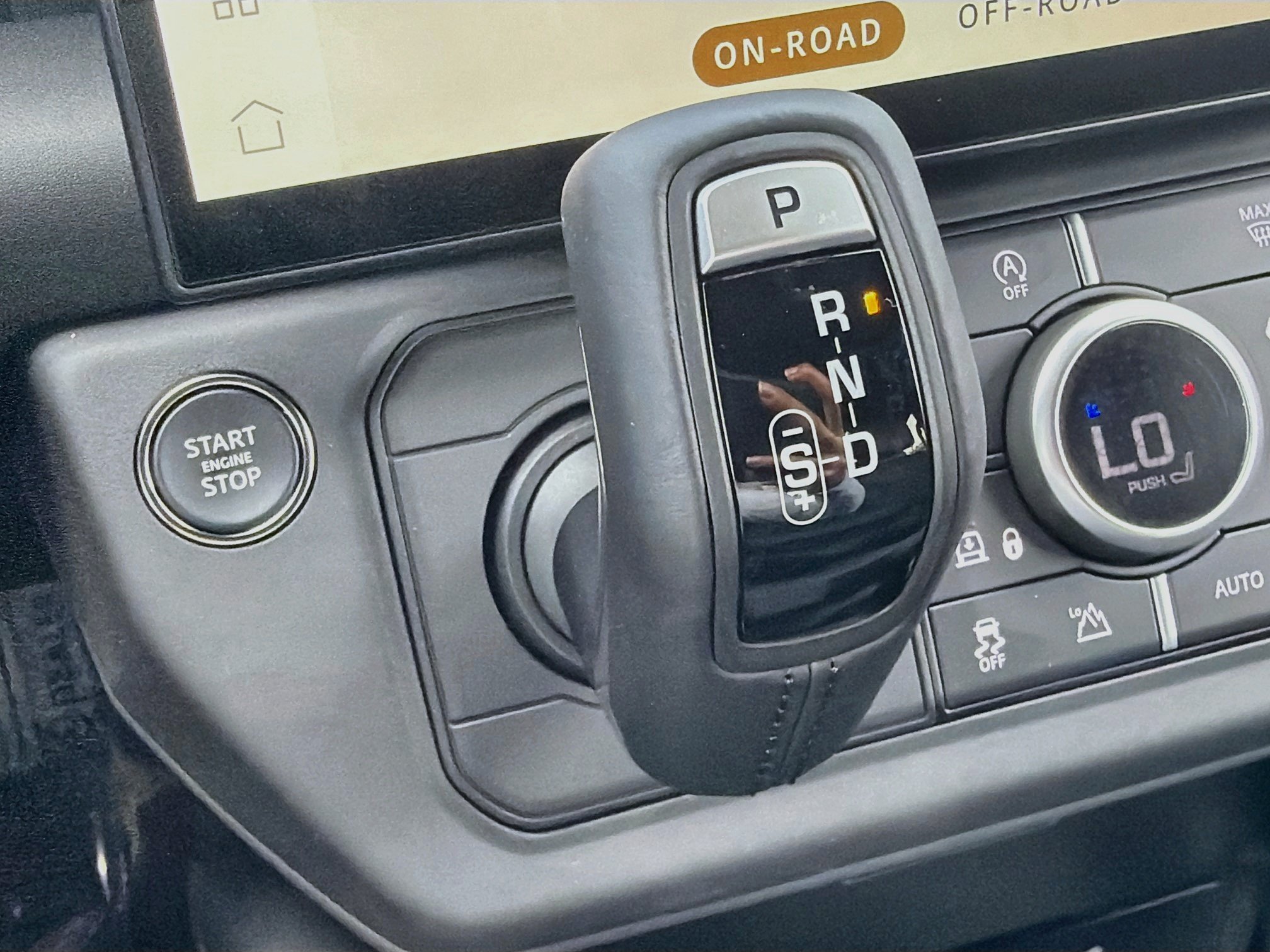 New 2026 Land Rover Defender 110 X-Dynamic SE AWD/4WD image 28