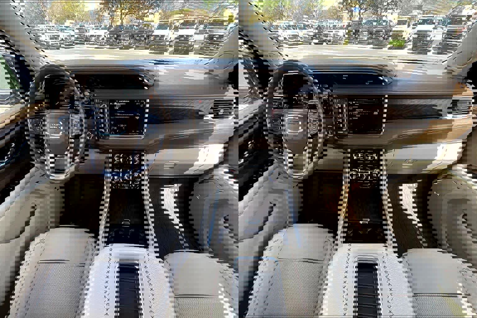 Used 2023 GMC Yukon XL Denali image 16