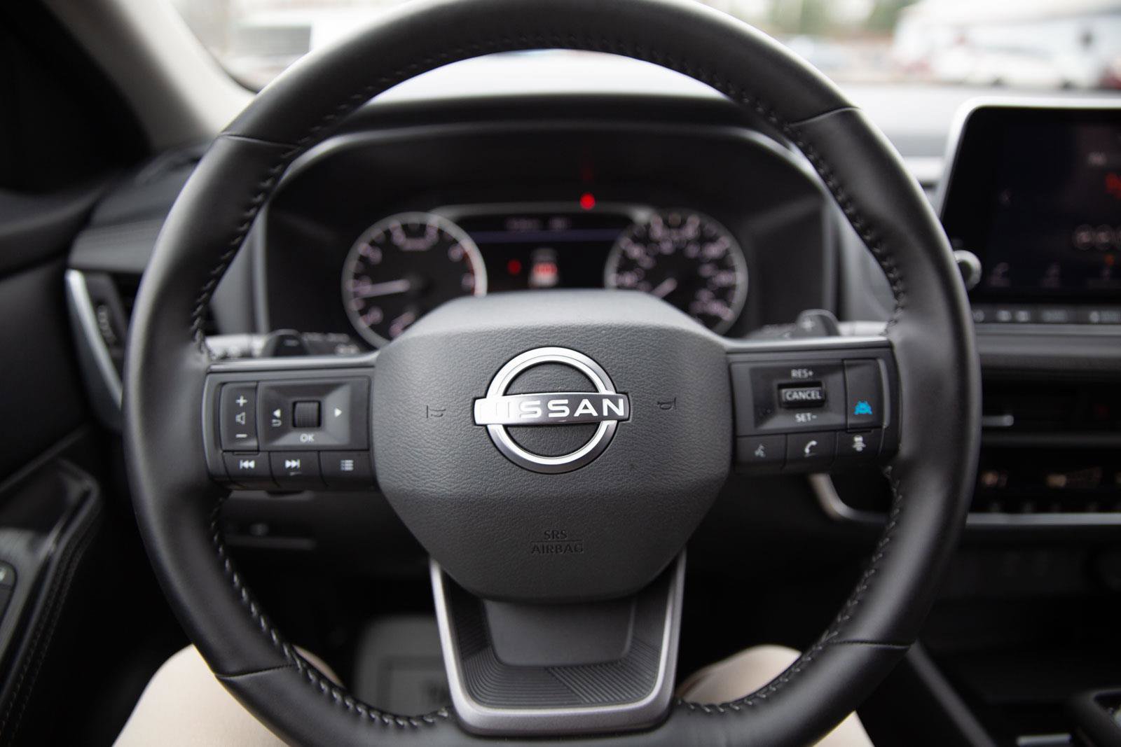 Used 2025 Nissan Rogue SV image 11