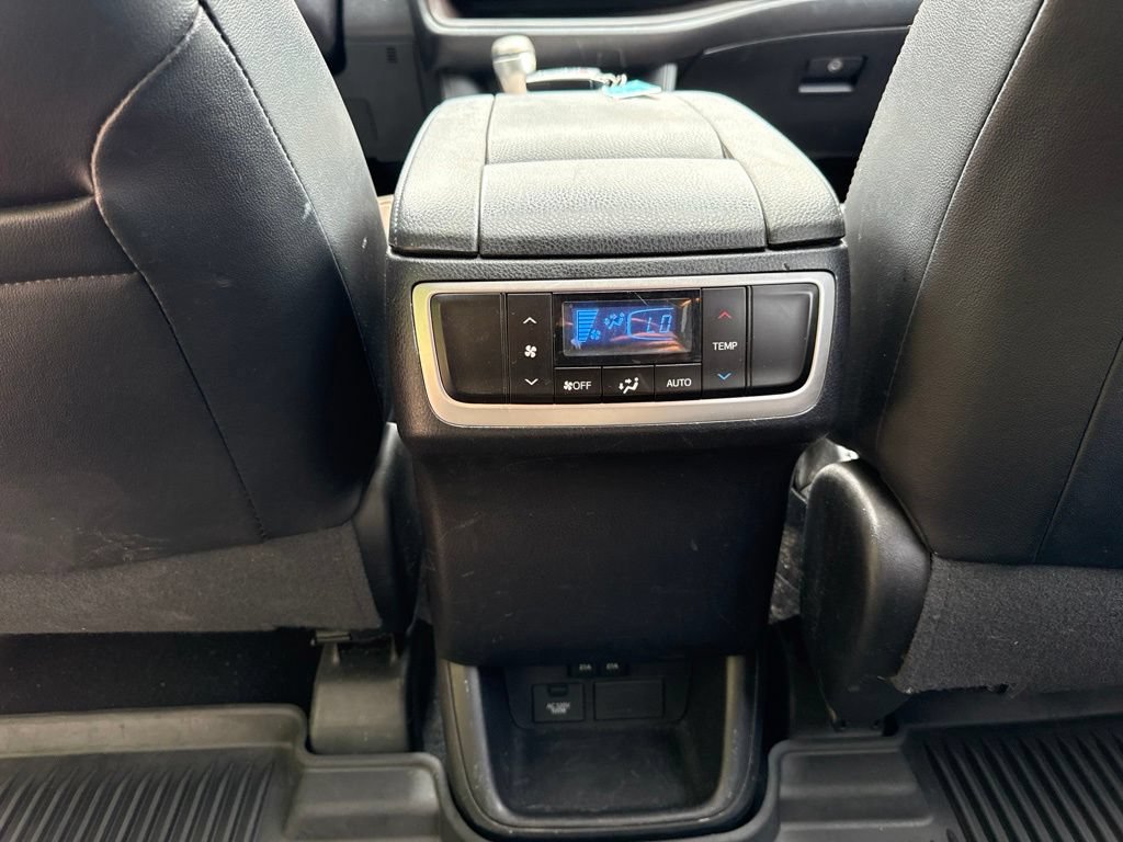 Used 2019 Toyota Highlander XLE AWD/4WD image 19