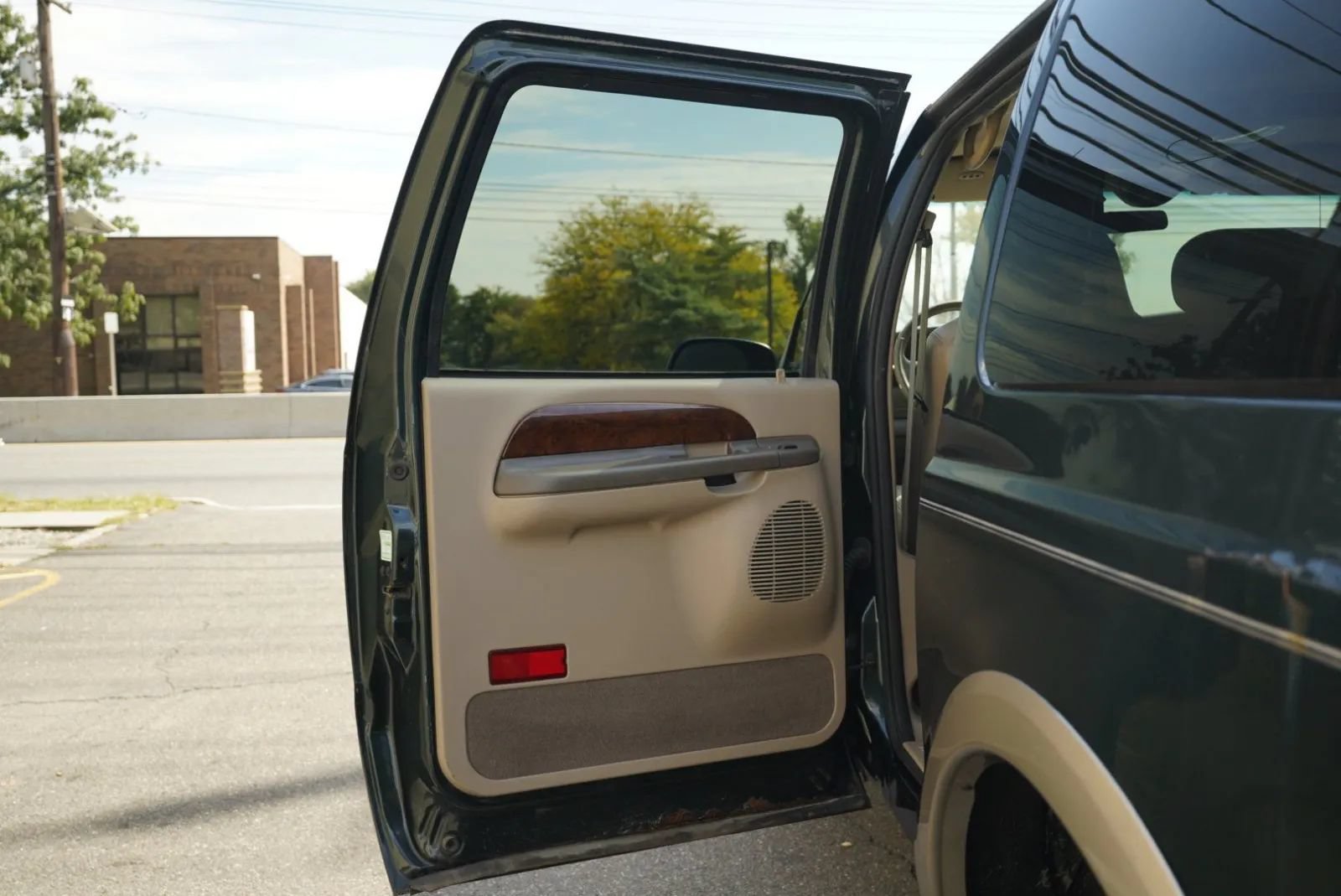 Used 2002 Ford Excursion Limited AWD/4WD image 23