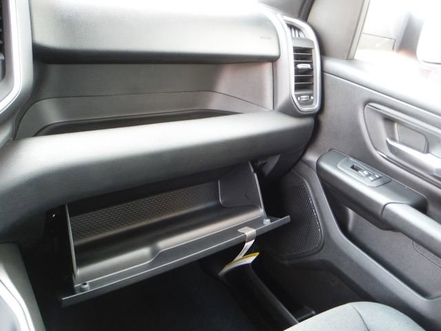 New 2026 RAM 1500 Express AWD/4WD image 31