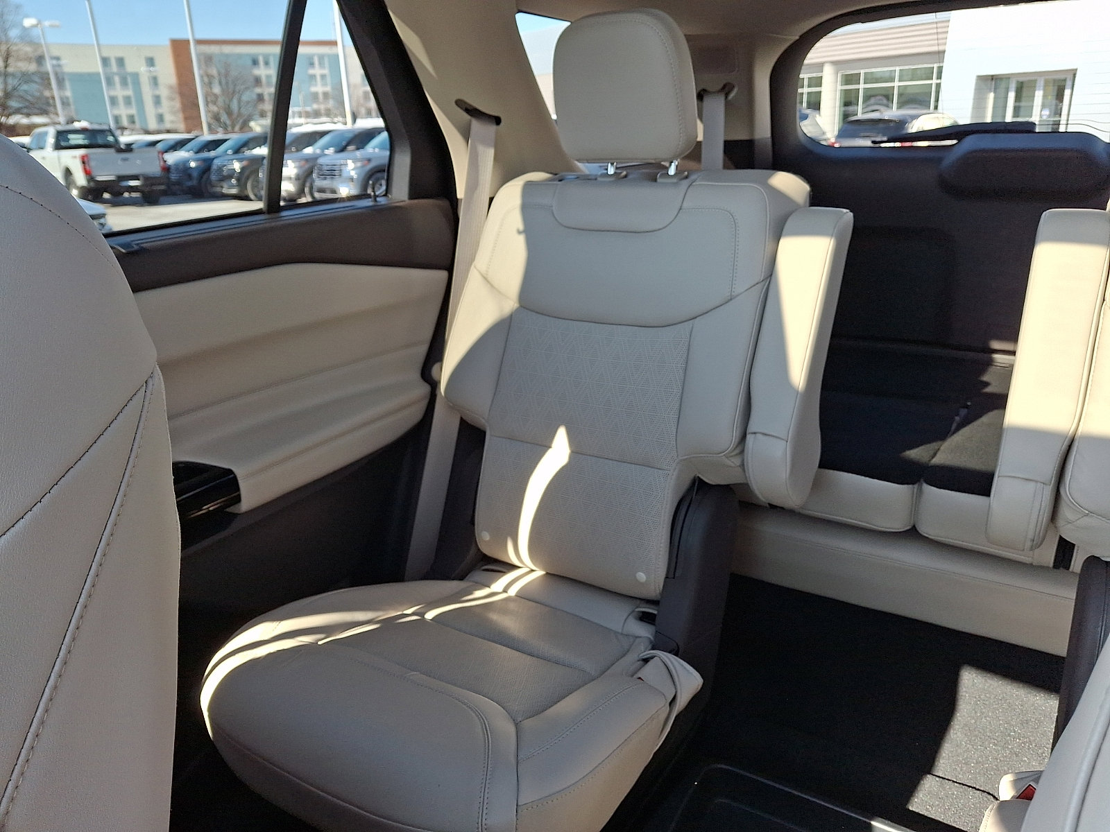 Certified 2021 Ford Explorer Platinum w/ Premium Technology Package image 18