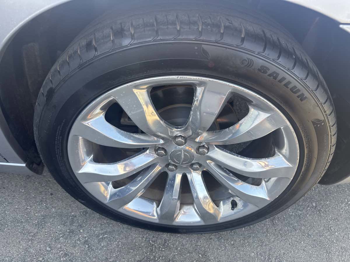 Used 2016 Chrysler 300 Limited image 16