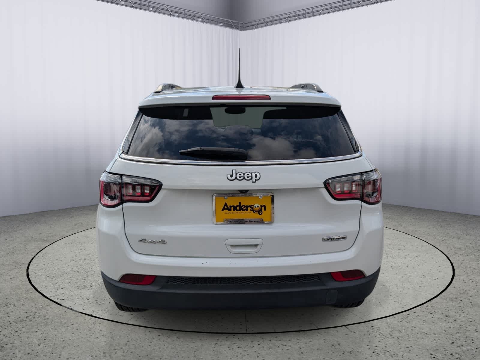 Used 2022 Jeep Compass Latitude w/ Sun and Sound Group AWD/4WD image 4
