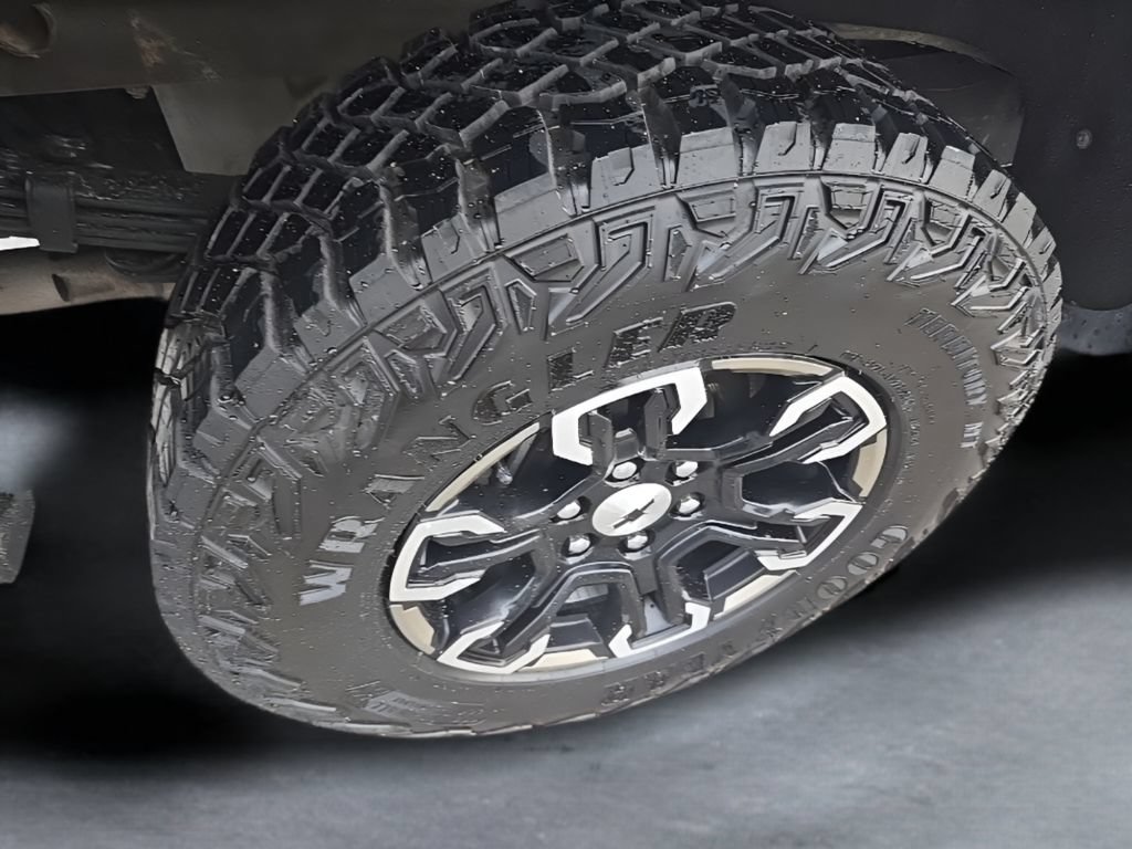 Used 2024 Chevrolet Silverado 1500 ZR2 w/ Technology Package AWD/4WD image 47