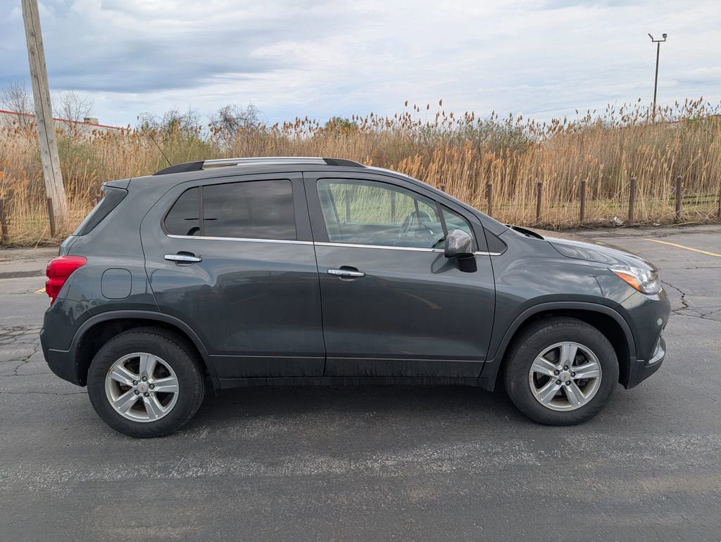 Used 2018 Chevrolet Trax LT w/ LT Convenience Package image 9