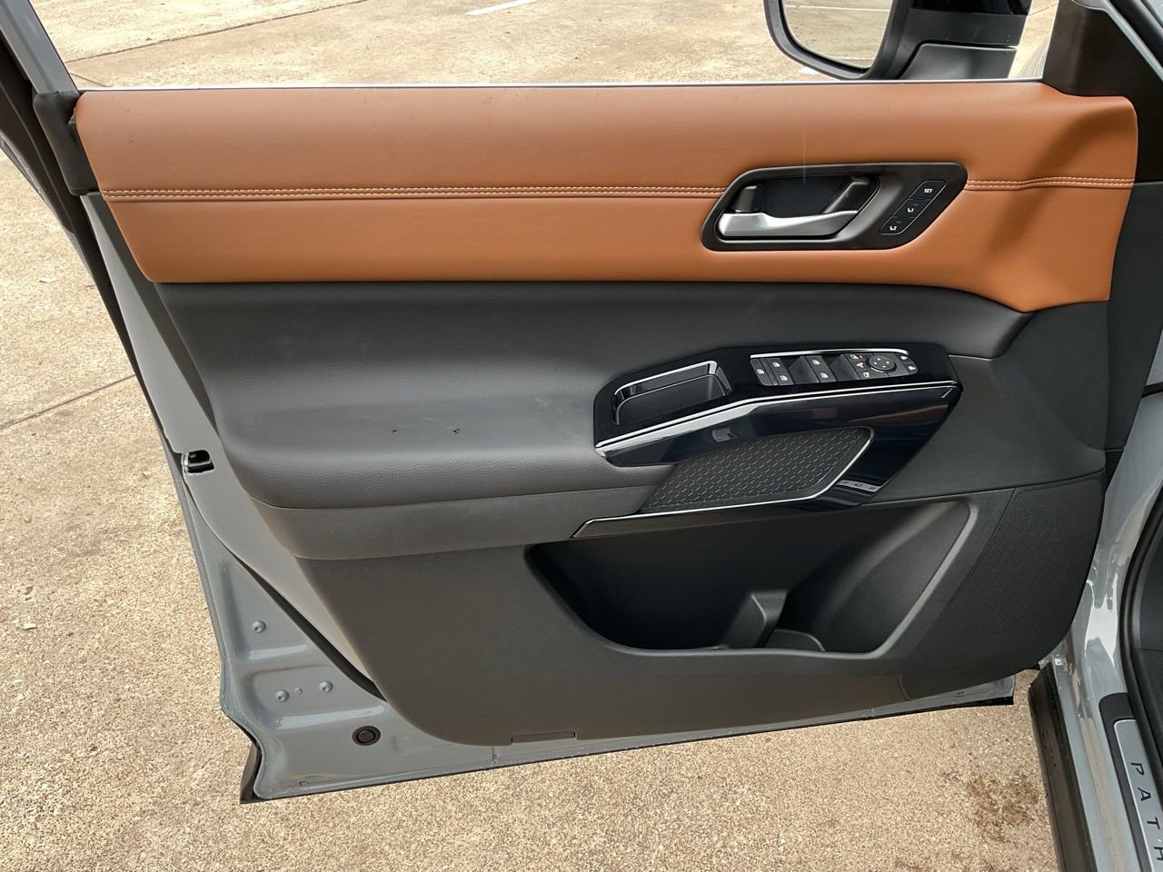 New 2026 Nissan Pathfinder Platinum image 13