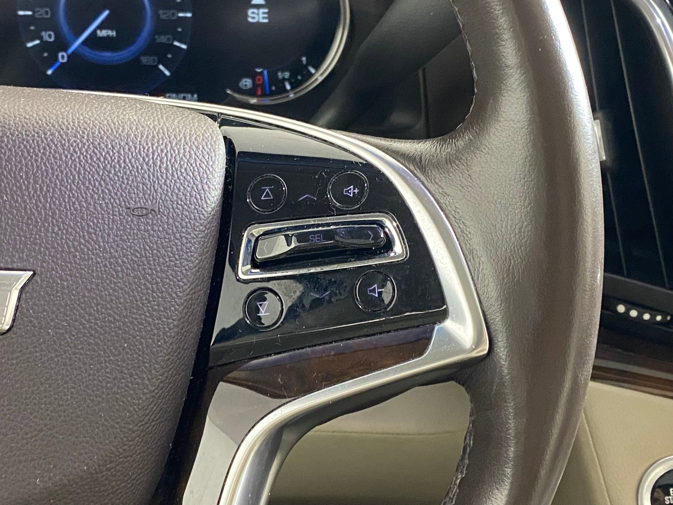 Used 2016 Cadillac Escalade Luxury image 31