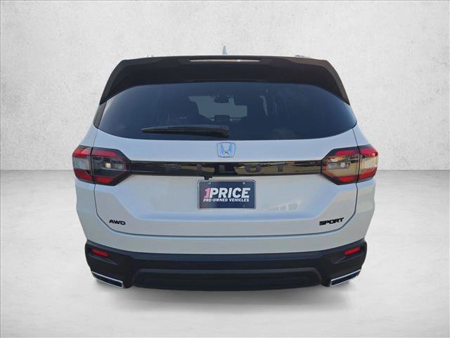 Used 2025 Honda Pilot Sport image 7