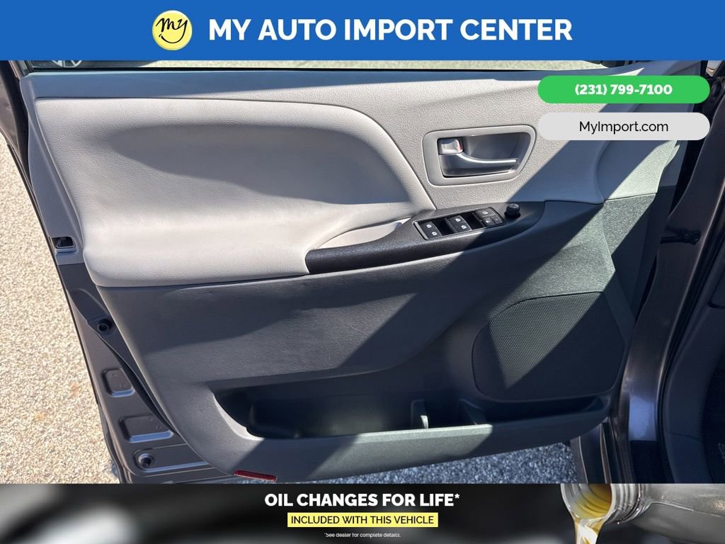Used 2019 Toyota Sienna LE image 9