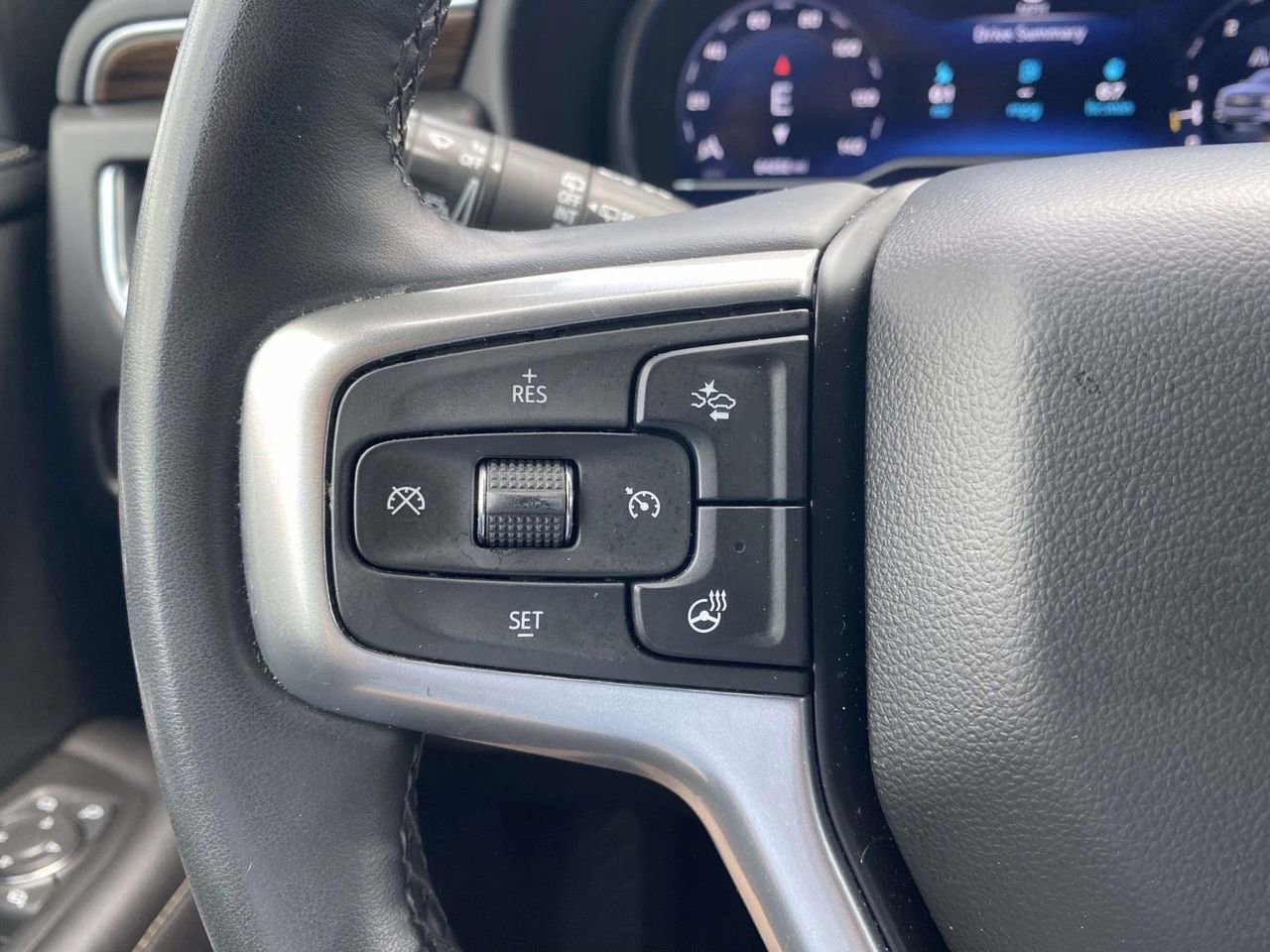 Used 2024 Chevrolet Suburban Premier RWD image 23