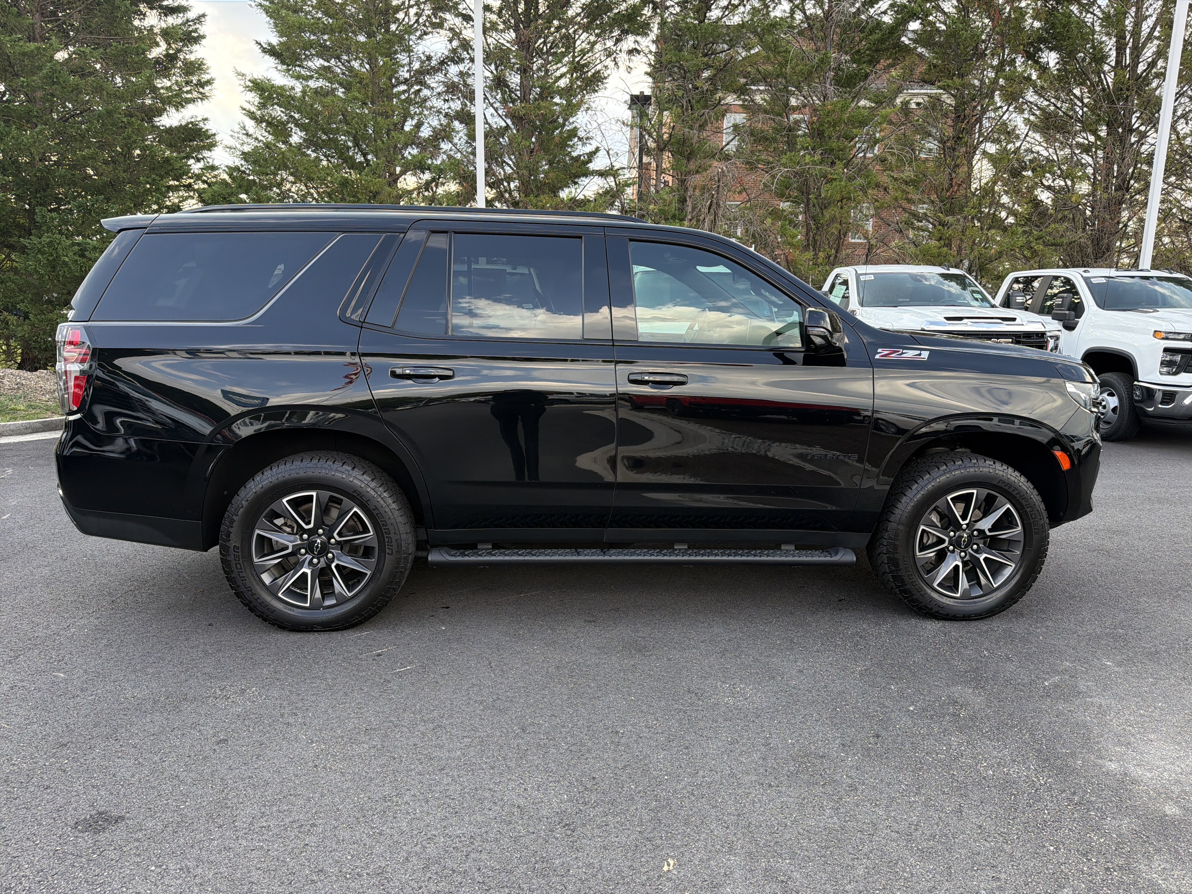 Used 2021 Chevrolet Tahoe Z71 w/ Z71 Off-Road Package AWD/4WD image 11