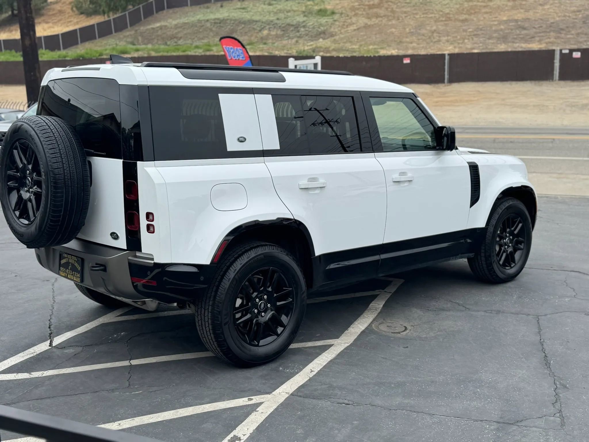 Used 2022 Land Rover Defender 110 X-Dynamic SE AWD/4WD image 6