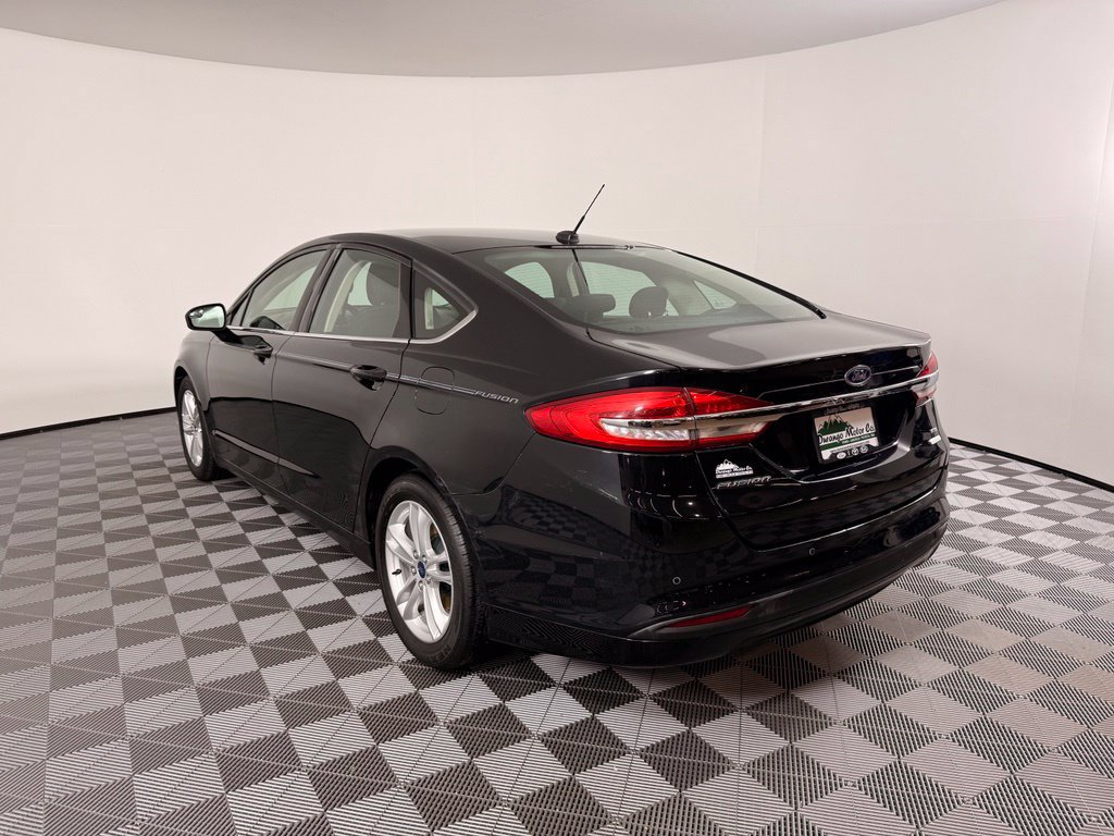 Used 2018 Ford Fusion SE w/ Fusion SE Technology Package FWD image 11