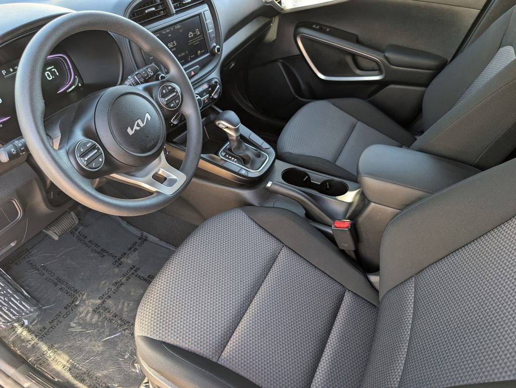 Certified 2025 Kia Soul LX image 14