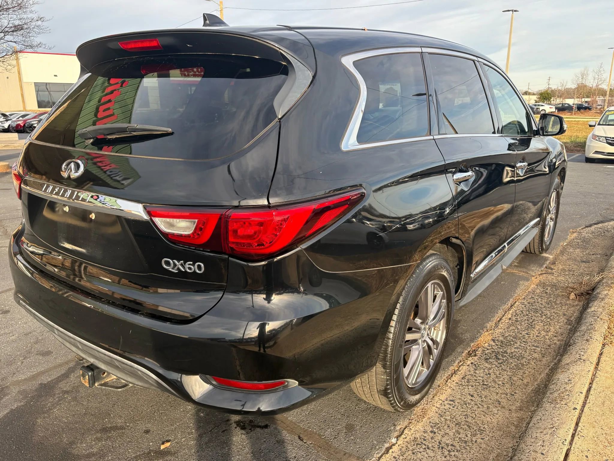 Used 2016 INFINITI QX60 3.5 Sport Utility 4D image 7