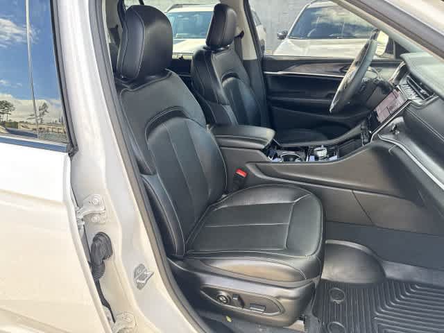Used 2023 Jeep Grand Cherokee Limited w/ Luxury Tech Group II AWD/4WD image 20