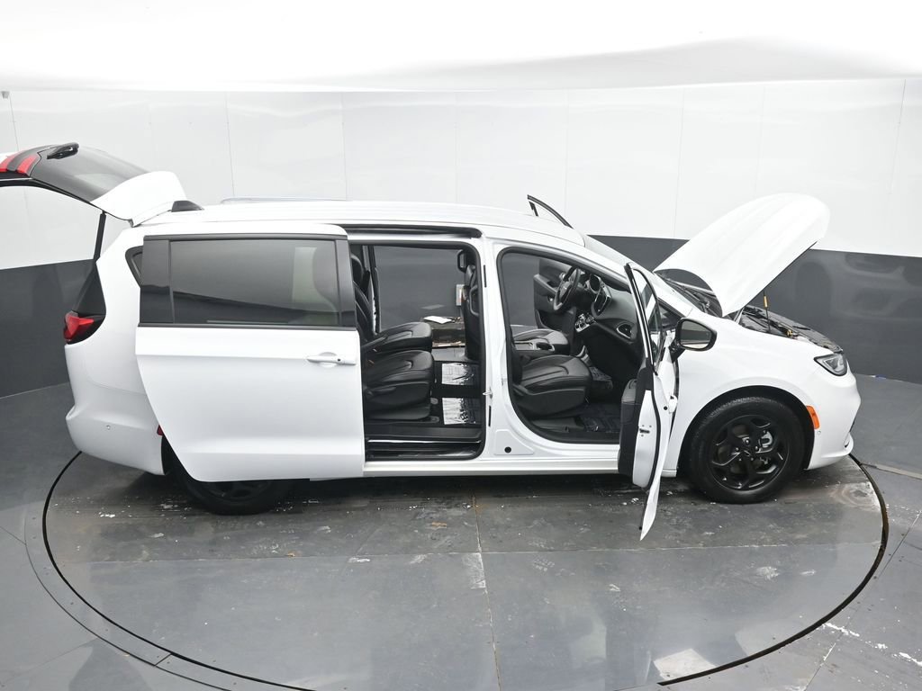 Used 2024 Chrysler Pacifica Select image 55